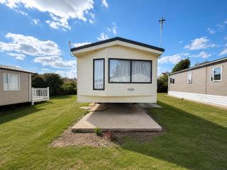 Lovely 6 Berth Caravan With Wifi At Pakefield, Suffolk 68119Bs - 9