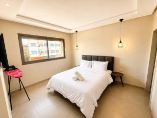 Stylish 2BR Apartment with Terrace Near the Ocean - 7