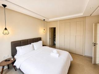 Stylish 2BR Apartment with Terrace Near the Ocean - 3