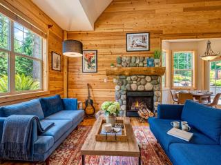 NEW! Mt Hood Escape Pool, Bunk Room & Dogs Okay - 4