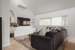 STYLISH TOWNHOUSE - Cozy Winter Garden & Fireplace - 8