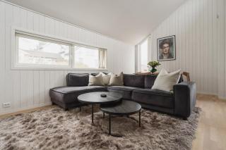 STYLISH TOWNHOUSE - Cozy Winter Garden & Fireplace - 7