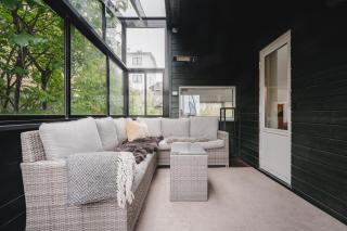 STYLISH TOWNHOUSE - Cozy Winter Garden & Fireplace - 6