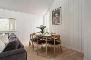 STYLISH TOWNHOUSE - Cozy Winter Garden & Fireplace - 4