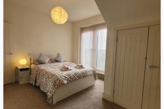 Sheffield 2-Bed Penthouse Apt Sleeps 4 w Balcony - 8
