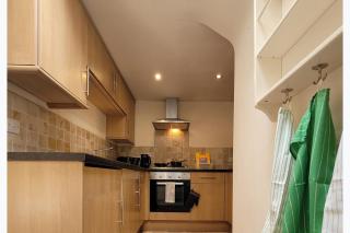 Sheffield 2-Bed Penthouse Apt Sleeps 4 w Balcony - 6