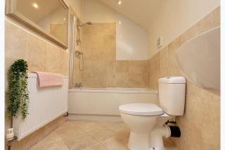 Sheffield 2-Bed Penthouse Apt Sleeps 4 w Balcony - 7