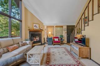Fox Hollow - Hot Tub, Wifi, Pet Friendly, Screen Porch, Deck, Recreation Center, Pool Access, Golf Nearby, Hiking, Grill, Fireplace, King Bed - 1