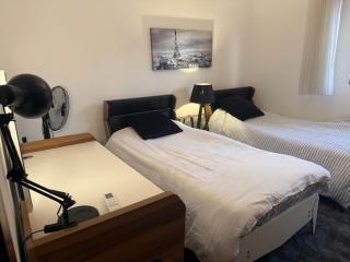 Stylish Apartment in West Amman Steps from Malls & Amenities - 1