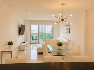 Ocean Reserve - 2bdrm - Free Parking on Sunny Isles - 0