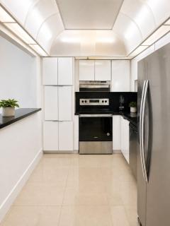 Ocean Reserve - 2bdrm - Free Parking on Sunny Isles - 1