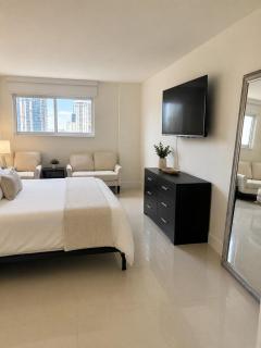 Ocean Reserve - 2bdrm - Free Parking on Sunny Isles - 2