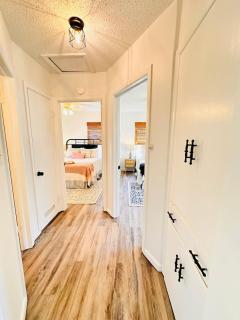 Stylish Bungalow, Close To Everything! - 2