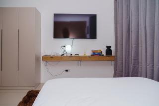 Lacson St studio for 4 in downtown Bacolod - 8
