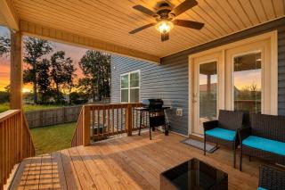 Premium Clarksville family retreat with backyard - 9