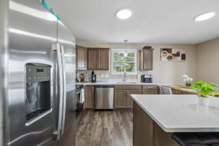 Premium Clarksville family retreat with backyard - 1