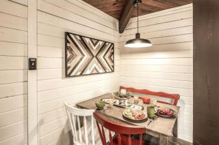 Peak In The Pines Charming Cabin with Hot tub and Air Conditioning - 3
