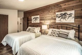 Peak In The Pines Charming Cabin with Hot tub and Air Conditioning - 2