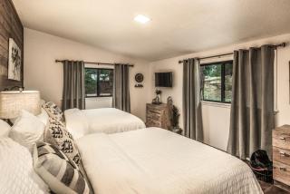 Peak In The Pines Charming Cabin with Hot tub and Air Conditioning - 1