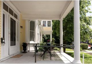 Classic Elegant 2 Bedroom 2 Bath near Eden Park - 3