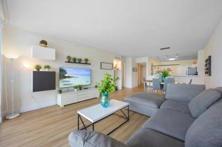 Golden Bay 302 - 2