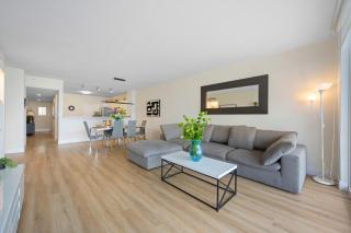Golden Bay 302 - 1