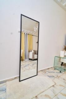 Serene Modern 1BR Secure Parking & On-Call Host - 8