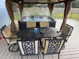 Charming farm house with hot tub by Camp Perry - 9