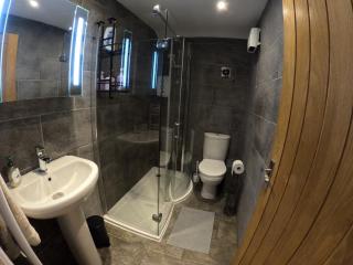 Peaceful 2 bed apartment with views of The Torrs in New Mills - 2