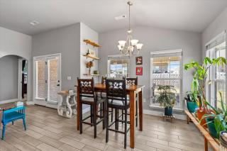 Spacious Home Near Walmart HQ - 5
