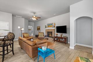 Spacious Home Near Walmart HQ - 8