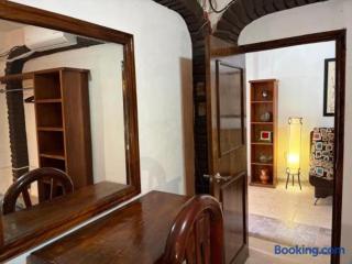 Charming 1BR in Romantic Zone, AC, Great Location - 3