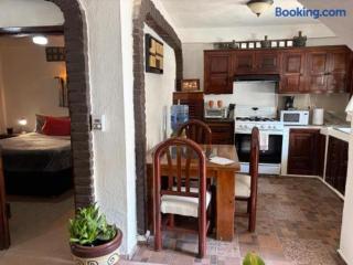 Charming 1BR in Romantic Zone, AC, Great Location - 2