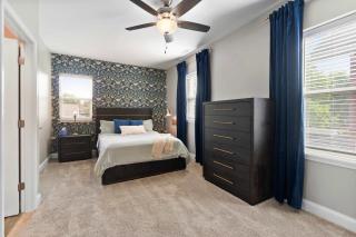 Spacious Home for 10 - Backyard - Sleeps Groups - 7