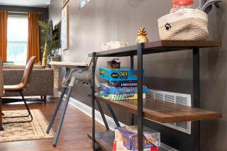 Spacious Home for 10 - Backyard - Sleeps Groups - 1
