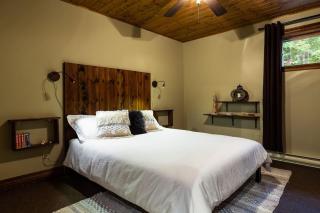 Chalet Paradis Moustier with Lakefront, Private Spa & Games - 8
