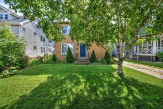 Pet-Friendly Home - Sleeps 6 - Walkable Lakewood - 5