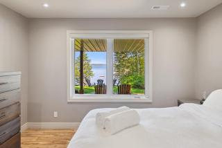 SZNS Luxury Lakefront Cottage with Private Sand Beach & Hot Tub - 5