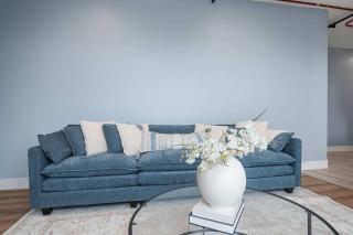 Near Brookfield Zoo - King Bed - Sleeps 7 - 2