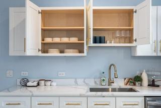 Near Brookfield Zoo - King Bed - Sleeps 7 - 3