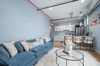 Near Brookfield Zoo - King Bed - Sleeps 7 - 1