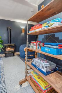 Trailblazer Lodge - Upscale, hot tub, trail, game room, wifi, fire pit, bar, pool table, king bed, view, pet friendly - 7