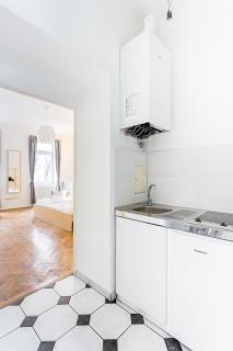 Central Stylish Apartment - 8