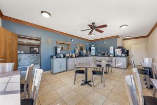 Best Western Regency Inn & Suites - 3