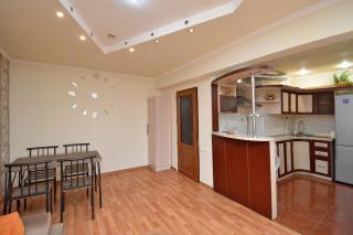 Saryan Street Wine & City Center Apartments - 6
