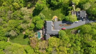 9 Acre Estate-Pool-Hot Tub-Wine Cave-20 Min to DT - 8