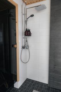 Cozy Stay - Free Parking & Sauna - Ailo Apartments - 5