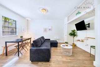 Real 1924 Art Deco one-bedroom in Mid-Beach with a courtyard patio and free reserved parking - 9