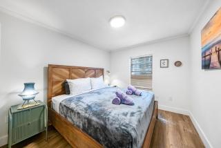 Real 1924 Art Deco one-bedroom in Mid-Beach with a courtyard patio and free reserved parking - 8