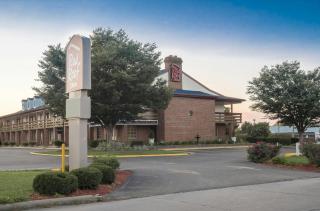 Red Roof Inn Uhrichsville - 8